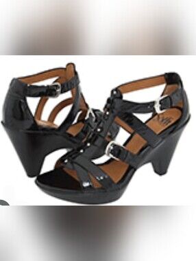 VINTAGE Y2K SOFFT BELEN BLACK PATENT 7.5 GLADIATOR HEEL 3 INCH HEEL SEXY NO BOX